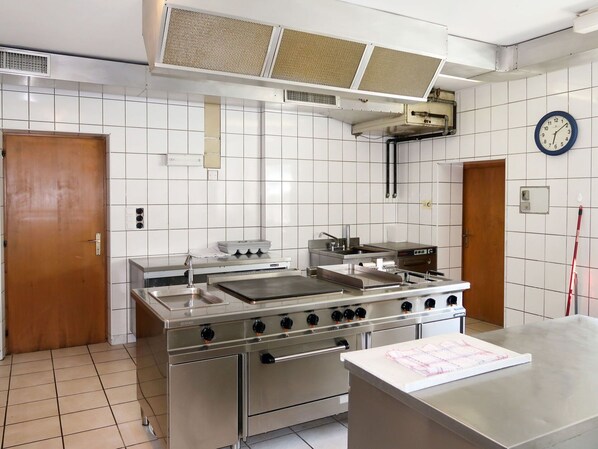 Microwave, oven, dishwasher, highchair - Beautiful apartment for 32 guests with WIFI, TV, balcony and pets allowed (San Valentino Alla Muta)