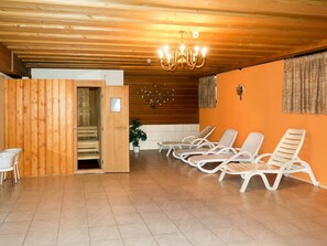 Interior - Beautiful apartment for 32 guests with WIFI, TV, balcony and pets allowed (San Valentino Alla Muta)