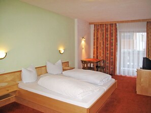 16 bedrooms, travel crib, free WiFi