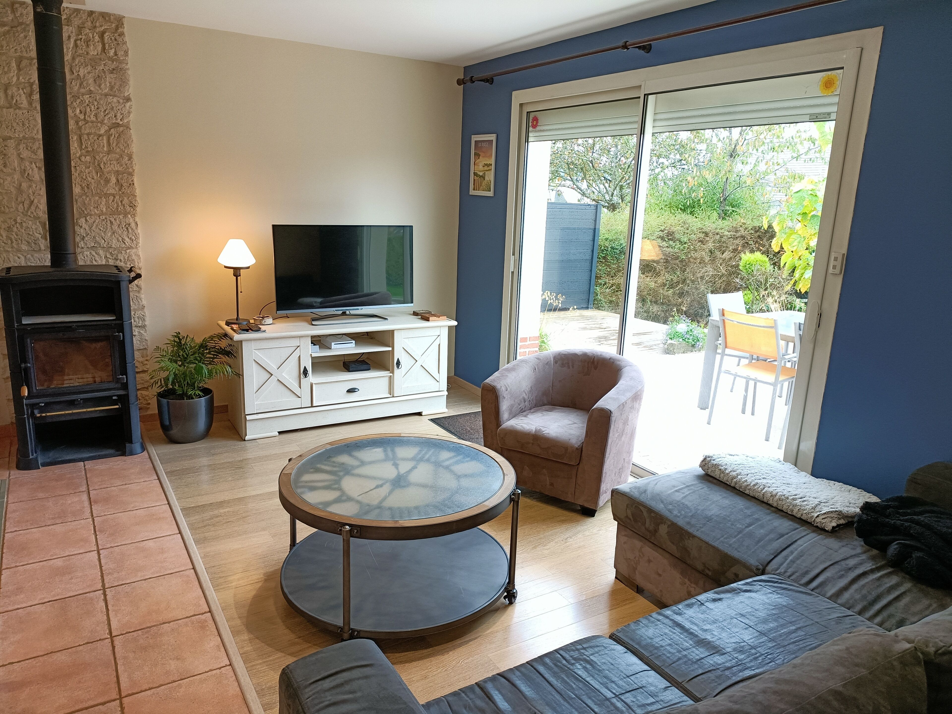 Smart TV, lareira, videogames, DVD player