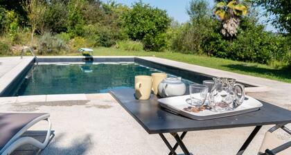 Stunning villa for 8 guests with private pool, TV, patio, pets allowed and panoramic view