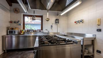 Microondas, horno y lavavajillas