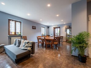 Dining - Beautiful villa for 12 guests with WIFI, pool, A/C, TV, terrace and pets allowed (Narzole)