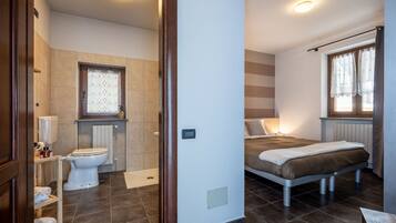 5 bedrooms, travel crib, free WiFi