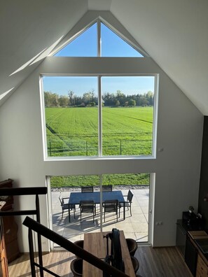 المنشأة من الداخل