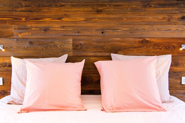 3 chambres, bureau, fer et planche à repasser, lit parapluie