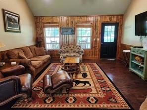 TV, fireplace - Pet Friendly Lobo Landing Cabin! (Heber Springs)