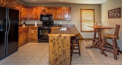 Pet Friendly Lobo Landing Cabin!
