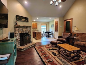 TV, fireplace - Pet Friendly Lobo Landing Cabin! (Heber Springs)