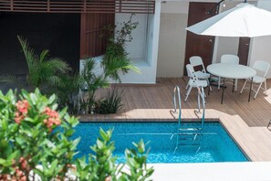 Outdoor pool, open 9:00 AM to 10:00 PM, sun loungers - Fiori Apartment (Santa Cruz)
