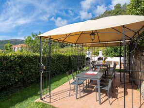 Outdoor dining - Beautiful apartment for 2 people with pool, WIFI, TV, patio and panoramic view (Pietrabruna)