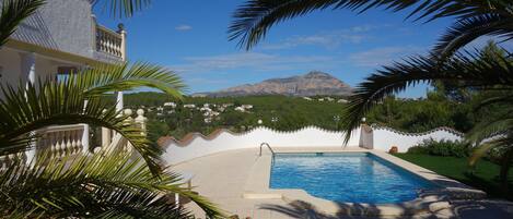 Piscine extérieure, piscine chauffée