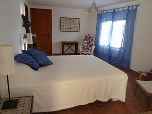 3 slaapkamers, een strijkplank/strijkijzer, wifi, beddengoed