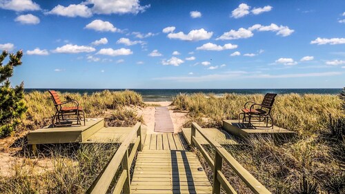 Hampton Home - Private Beach, Pool & Deck Near Wine Trail!