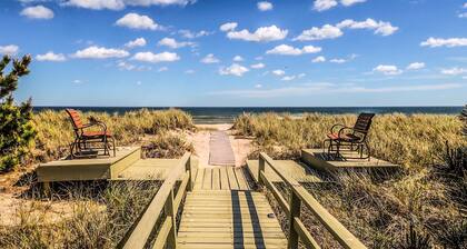 Hampton Home - Private Beach, Pool & Deck Near Wine Trail!