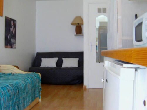 Private apartment-studio in the heart of Agde