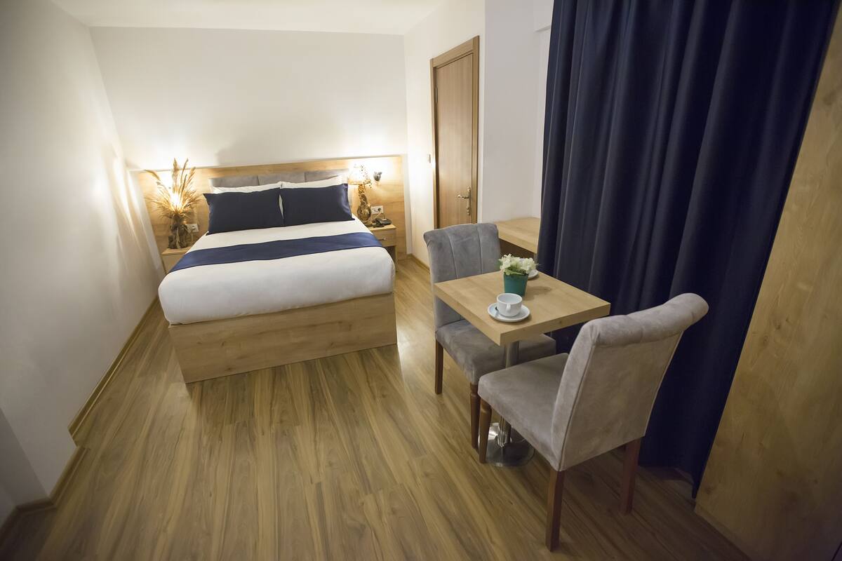 Economy Double or Twin Room | In-room safe, blackout drapes, soundproofing