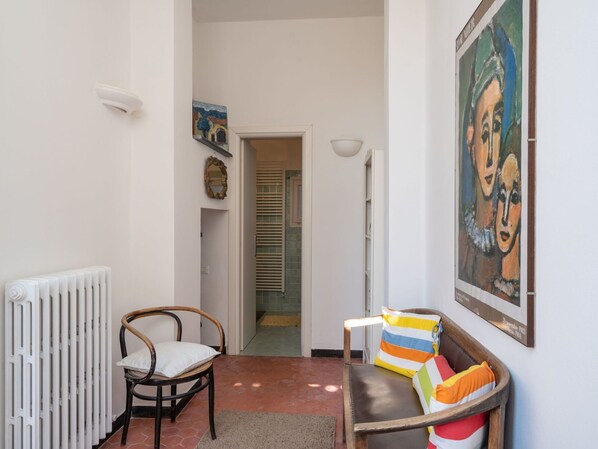 Interior - Cosy apartment for 9 people with TV, patio and pets allowed (Dolcedo)