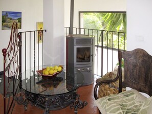 Interior - Cosy apartment for 9 people with TV, patio and pets allowed (Dolcedo)