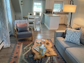 Smart TV - Newly Furnished One Bedroom Just Steps to Ferry Beach (Saco)