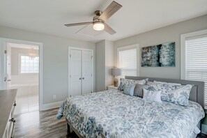 5 habitaciones, tabla de planchar con plancha y cuna de viaje 