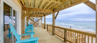 Charm Getaway - Oceanfront family home in a quiet stretch of Surf City !