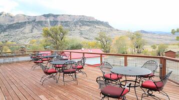 Honeymoon Cabin, 1 Queen Bed (NO PRIVATE BATHROOM) | Terrace/patio