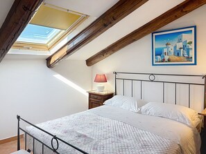 1 bedroom, free WiFi - Lovely apartment for 2 people with A/C, WIFI, TV, patio and pets allowed (Montechiaro D'asti)