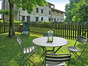 Plante, Meubles, Bâtiment, Propriété, Table, Vert, Chaise, La Nature, Arbre, Clôture