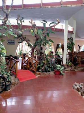 Lobby lounge
