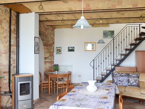 Dining - Beautiful private villa for 4 guests with WIFI, TV, terrace and pets allowed (Picciano)