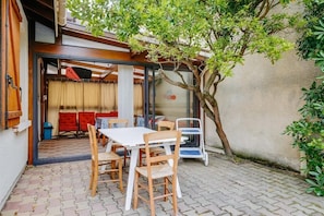 Outdoor dining - 400 m from the beach, apartment for 5 people. with private garden (Biscarrosse Plage)