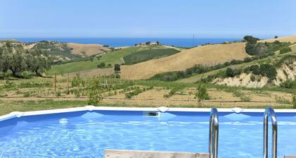 Wohnung in einem Ferienhaus mit Klimaanlage, W-LAN, Whirlpool, Pool, TV, Innenhof, Panoramablick