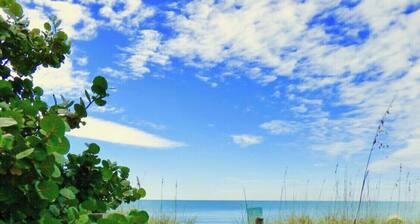 Die Küstenoase. Genießen Sie zu Fuß zum Wasser und Essen.