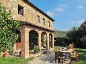 Outdoor dining - Beautiful private villa for 8 people with private pool, WIFI, TV, patio and panoramic view (Monsummano Terme)