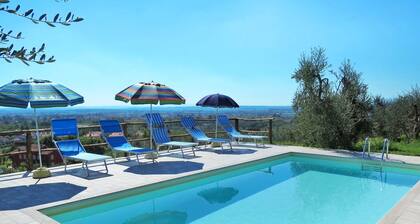 Beautiful private villa for 8 people with private pool, WIFI, TV, patio and panoramic view