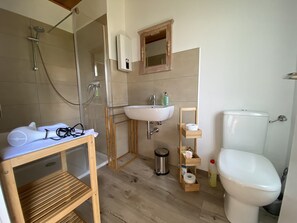 Dusche, Haartrockner, Toilettenpapier