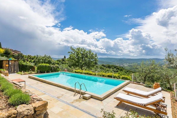 Wolke, Himmel, Wasser, Pflanze, Schwimmbad, Azurblau, Baum, Gartenmöbel, Schatten, Rechteck