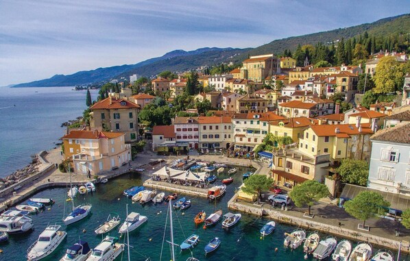 Stunning views of the marina and surrounding mountains.