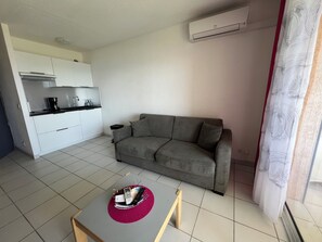 TV - SEASIDE APARTMENT WITH POOL (SAN NICOLAO)