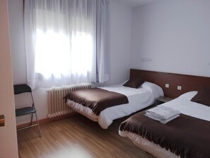 Apartment, 2 Bedrooms (4 people) | Down duvets, in-room safe, laptop workspace, free WiFi - La Solana apartaments (Encamp)