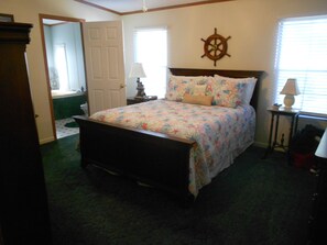 3 bedrooms, iron/ironing board, WiFi, bed sheets - Quiet 3 bedroom, 2 Bath Home located within 1/2 mile of ferry to Cape Lookout (Harkers Island)