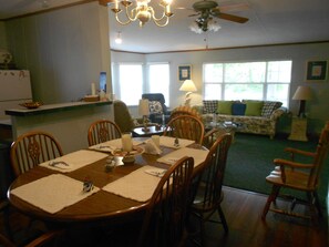Interior - Quiet 3 bedroom, 2 Bath Home located within 1/2 mile of ferry to Cape Lookout (Harkers Island)