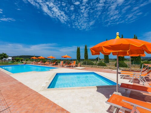 Wohnung in einem Ferienhaus mit  W-LAN, Klimaanlage, Pool, TV, Terrasse, Haustiere erlaubt