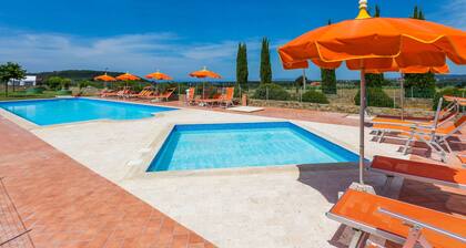 Wohnung in einem Ferienhaus mit Pool, W-LAN, Klimaanlage, TV, Terrasse, Haustiere erlaubt