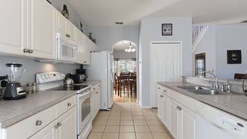 獨棟房屋, 多張床, 私人泳池, 泳池景觀 | 私人廚房 | 電冰箱、微波爐、爐台、洗碗機