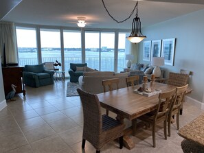 TV connectée, table de tennis de table