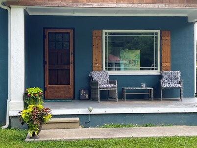 Quaint Abingdon Cottage Downtown 420 East Valley Street