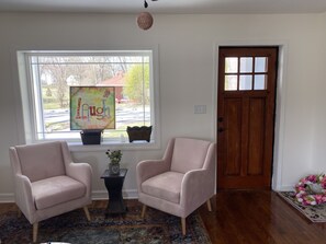 Interior - Quaint Abingdon Cottage Downtown 420 East Valley Street (Abingdon)