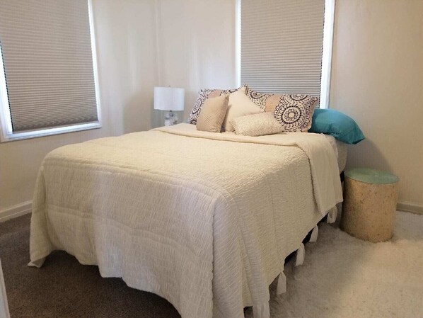 2 bedrooms, desk, free WiFi, bed sheets